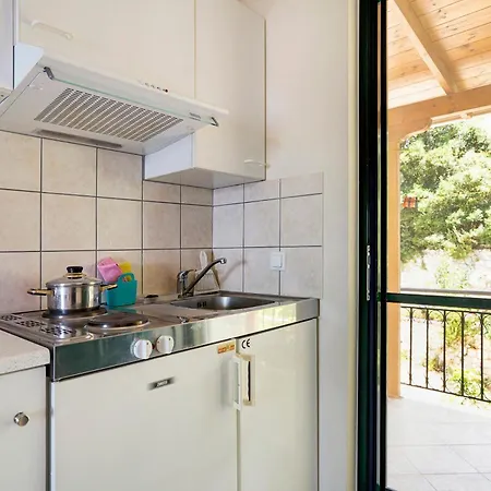 Vardia A Микрос-Гиалос