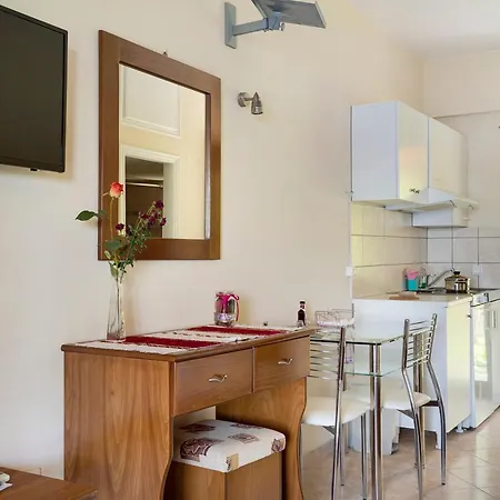 Vardia A Mikros Gialos